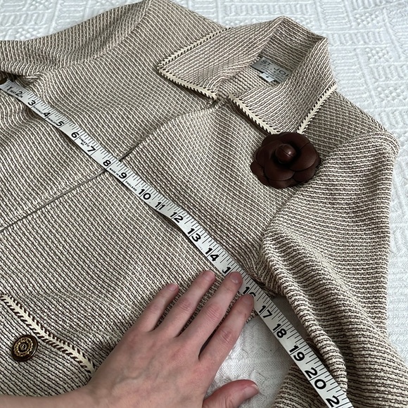 ST. JOHN Elegant Cream Women's Jacket & Skirt Set - Picture 5 of 16